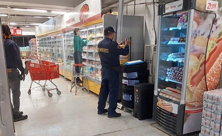 El Cuerpo Oficial de Bomberos Dosquebradas realiza inspecciòn general empresas y negocios